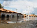 O Mearim, que corta a cidade, subiu mais de seis metros acima do nvel normal. Uma pessoa morreu, 3.643 esto desalojadas e 4.510 se encontram desabrigadas.