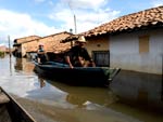 De acordo com a Defesa Civil do Maranho, 72 municpios esto em situao de emergncia e foram registradas as mortes de sete pessoas em todo o Estado.