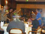 A banda jantou em uma churrascaria da Capital na noite desta segunda-feira (11/05)