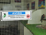 As presas normalmente no so mortas, mas levadas ao adestrador, que as troca por um pedao de carne