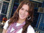 MODERNINHA  Fernanda Mesquita, 16 anos, do So Judas, est por dentro das tendncias. O leno colorido e o coletinho por cima da baby look branca so must-have da estao! A skinny jeans escura ficou muito bem com o All Star divertido. Uma musa!
