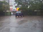 Em Iju, a chuva deixou as ruas desertas por volta de 12h