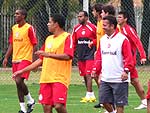 O treino da tarde foi um racho comandado pelo auxiliar-tcnico Clber Xavier