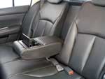 Todas as verses disponveis no pas contam com duplo airbag e as SL tambem trazem sistema de freios com sistemas eletronicos antitravamento (ABS), de frenagem (EBD) e assistente de frenagem (BAS)