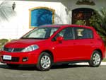 O motor 1.8 flexivel e equipamentos adicionais de conforto e segurana de srie so as novidades do Tiida 2009