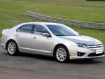 O novo Fusion  impulsionado pelos modernos motores Duratec 3.0 V6, de 243 cavalos, e 2.5 16V, de 173 cavalos.