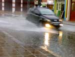 Do incio do dia at a tarde a instabilidade esteve mais forte no sul do Estado. Na foto, os efeitos da chuva em Rio Grande.