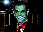 Mel Gibson - O tiozo deve ter ficado verde de vergonha de estar no meio dessa galera