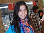 Maria Eduarda Baldino, 16 anos, do Joo Paulo I Norte, de cala jeans skinny, tnis e blusozinho azul. O “up” no visual ficou por conta do leno estampado mega colorido de seda