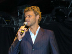 O ex-tenista Gustavo Kuerten anunciou, no WTTC, uma doao de R$ 5 mil para a Amaznia 