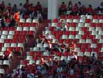 30 minutos antes do incio do jogo ainda se via espaos vazios no estdio