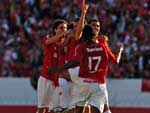 Jogadores colorados comemoram gol de Danny Morais