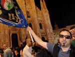 Internazionale 2x0 Siena - Torcedores da Inter de Mil�o lotaram a Piazza Duomo na comemora��o do tetracampeonato da equipe