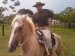 sou muito fa da radio rural ousso quase todos os dias gosto muito da programassao sao muito boas . essa foto q eu estou foi no campo do ctg pialo da saudade em gravatai estou muntado na egua evita...