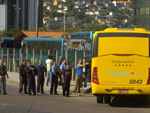 Grevistas orientam motoristas a levarem nibus at os estacionamentos na rea central da cidade