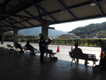 Alguns usurios do sistema de transporte aguardavam retomada das atividades nos terminais de integrao