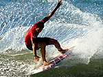 O carioca Yan Guimares venceu a primeira bateria do Oakley Pro Junior