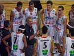 Alberto Bial conversa com os jogadores do Joinville