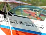 Piloto se prepara para decolar
