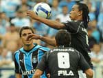 A forte marcao feita tanto pelo Grmio quanto pelo Botafogo deixa o jogo travado