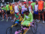 Cadeirantes se preparam para largar