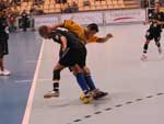 Disputa pela bola na Arena Jaragu