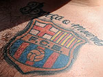 Barcelona 2x0 Manchester United  A paix�o por um clube � t�o forte que muitos f�s tatuam escudos e imagens que representam um time. Com o torcedor do Barcelona n�o foi diferente
