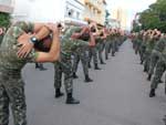 Militares participam do Dia do Desafio na Praa General Osrio, em Santana do Livramento
