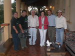 Equipe posa para foto com os proprietrios da Fazenda Santa Ceclia