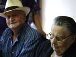 Fortunato Gadotti  um eterno apaixonado pela Dona Adlia, 91 anos, que mesmo doente ainda atrai o olhar galanteador e o toque cuidadoso do marido