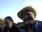 Fortunato Gadotti  um eterno apaixonado pela Dona Adlia, 91 anos, que mesmo doente ainda atrai o olhar galanteador e o toque cuidadoso do marido