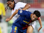 Barcelona 2x0 Manchester United  O ga�cho Anderson, do Manchester, tenta conter o avan�o de Xavi