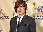 Zac Efron faturou o prmio de melhor ator. (Mais algum tem vontade de pentear o cabelo dele?)