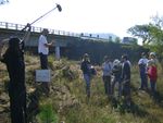 Pesquisador e professor do Departamento de Paleontologia e Estatigrafia da UFRG, Cezar Schultz com os alunos em um dos stios arqueolgicos em Candelria