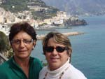 Veneranda Bittencourt e Ivonete Zuchi, de Blumenau, na Costa Amalfitana (It�lia) - Fevereiro de 2009