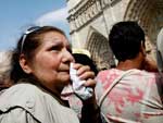 Familiares dos desaparecidos e trabalhadores da Air France na catedral de Notre Dame, em Paris, para participar da cerimnia em homenagem s vtimas