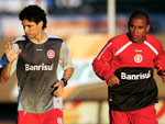 Bolvar e lvaro devem estar em campo no jogo de domingo contra o Cruzeiro