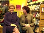 Celia escreve sobre etiqueta, lanou livros de receitas e ainda publicou um elogiado livro sobre viagens