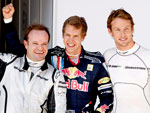 Rubens Barrichello (terceiro lugar), Sebastian Vettel (pole position) e Jenson Button (segundo) comemoram o grid de largada do GP da Turquia