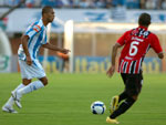 Luis Ricardo, que fez a sua estreia como titular, recebendo a marcao de Jnior Csar