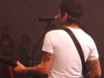 Lucas, da Fresno, emocionou as adolescentes na abertura dos shows de sbado no UnderAge Stage, principal espao do evento