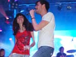 A banda The Teenagers subiu ao palco e colocou algumas garotas para cantar