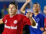 O Cruzeiro insistiu na presso, mas os zagueiros do Inter seguraram o resultado