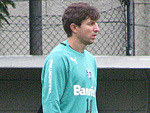 O auxiliar tcnico Ren Weber acompanha o treino ao lado do Capito Tcheco