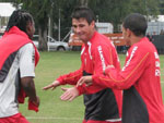 Andrezinho, ndio e Taison s fizeram brincadeiras durante o treino.