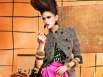 As marcas Chanel, Balenciaga, Miu Miu, Marc Jacobs, Dior e Jonathan Sandres figuram no seu currculo