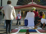 Altar montado em frente  Capela Cristo Rei na Trindade, em Florianpolis, para receber passagem da procisso