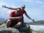 Maurcio e Robianca de Canoas na praia da Ferrugem, em Santa Catarina