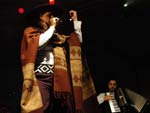 &quot;Bandeira “maragata” que ergueu!  Deita na cincha meu parceiro  Chega o gancheiro pra tirar o lao  Torneio guapo de homem campeiro&quot;