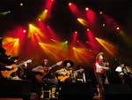 &quot;Este  o domingo da gente do campo  Torneio de lao durante o vero  Chega no inverno  festa de igreja  E sem falar nos casamentos de galpo&quot;  Composio: Domingo de Campanha  Mais popular da 9 Sapecada da Cano da Serra Catarinense e melhor tema campeiro